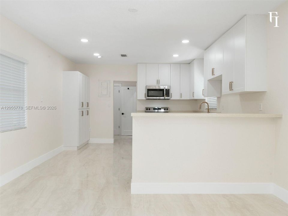 В аренду: $4,200 (3 спален, 2 ванн, 1474 Квадратных фут)