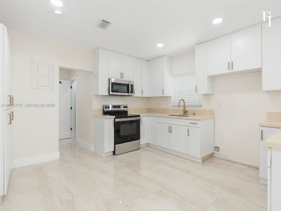 В аренду: $4,200 (3 спален, 2 ванн, 1474 Квадратных фут)
