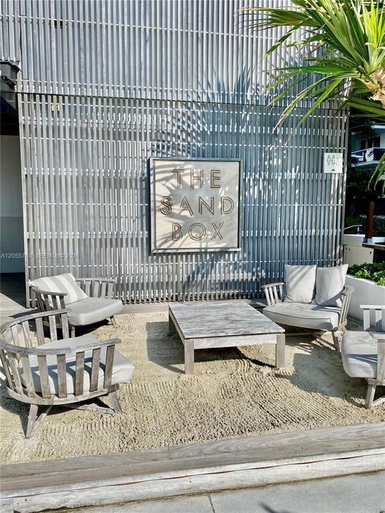 Hotel Sand Box Bar