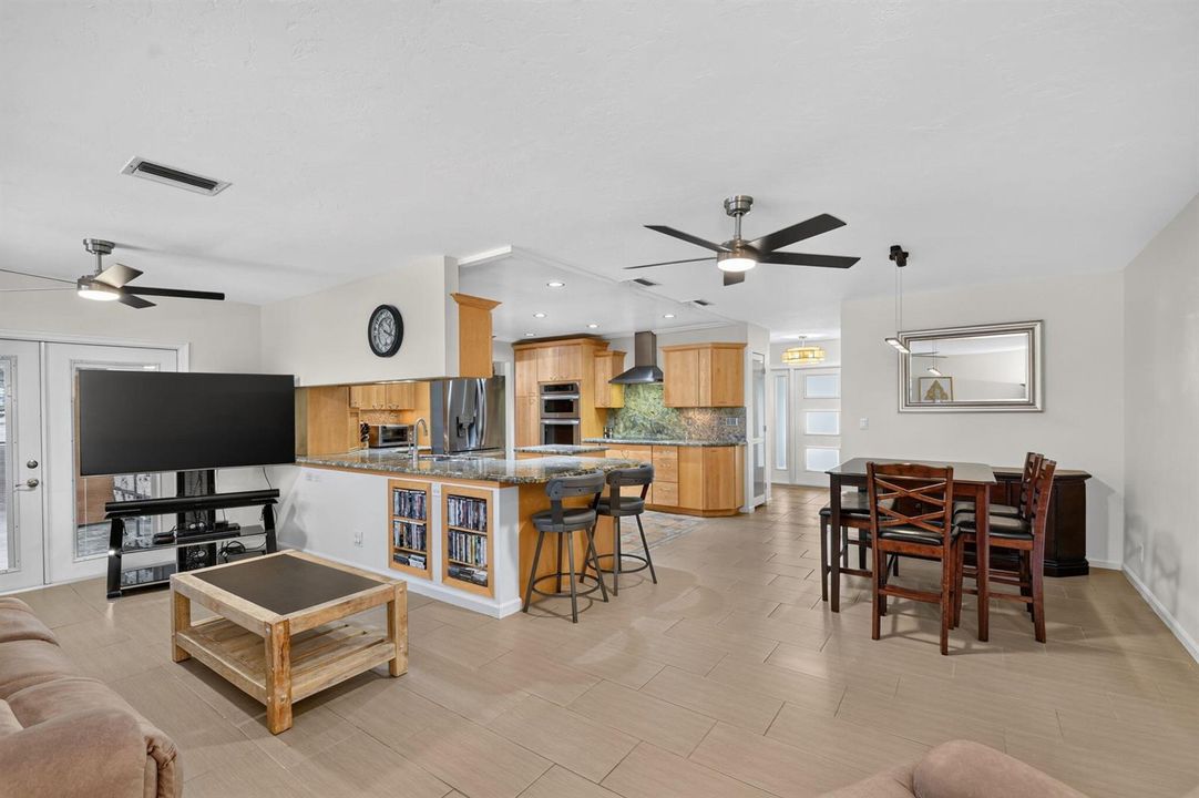Familly/Kitchen/Breakfast Nook