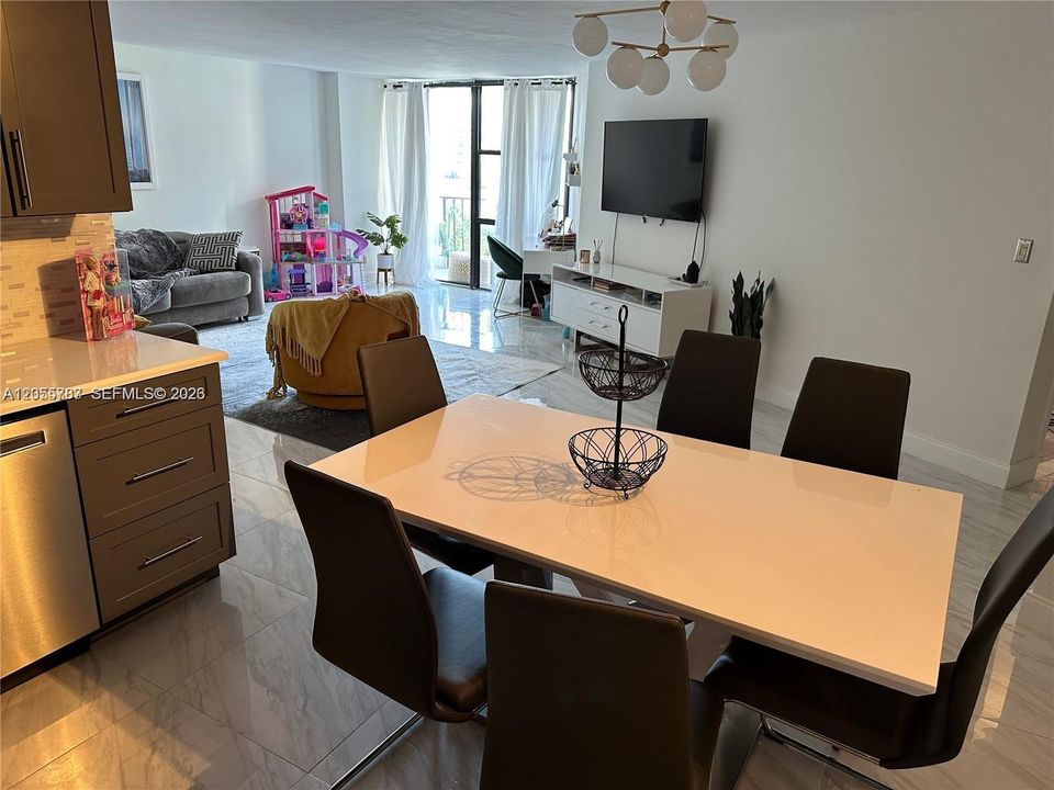 For Rent: $2,200 (1 beds, 1 baths, 875 Square Feet)