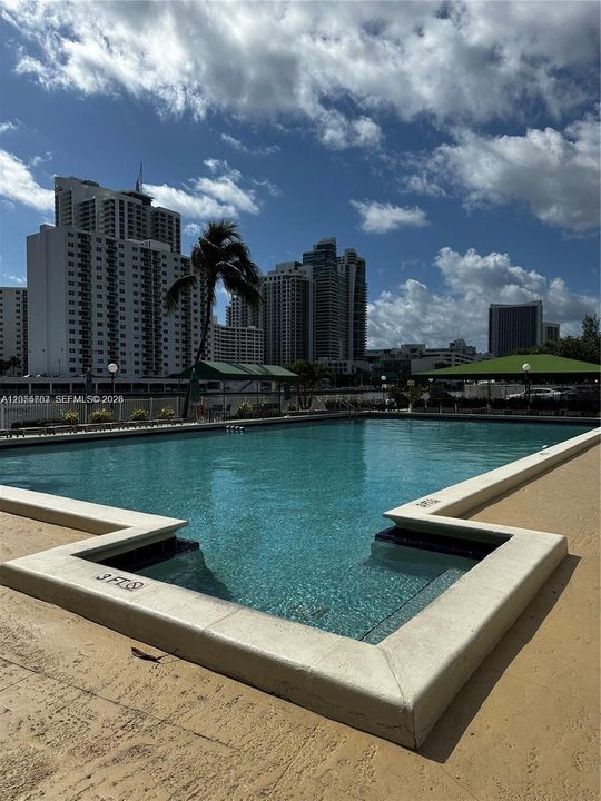 For Rent: $2,200 (1 beds, 1 baths, 875 Square Feet)