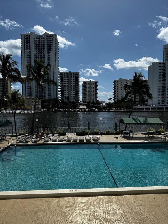 For Rent: $2,200 (1 beds, 1 baths, 875 Square Feet)