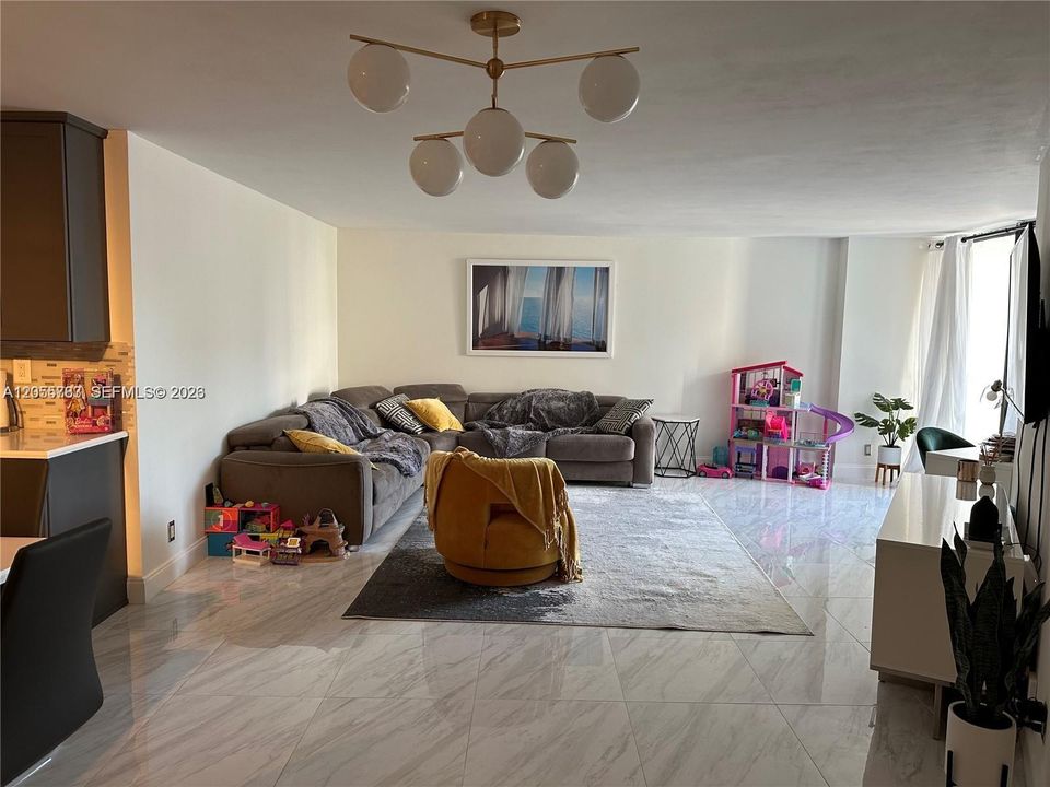 For Rent: $2,200 (1 beds, 1 baths, 875 Square Feet)