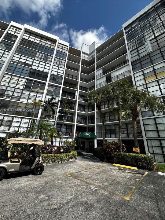 For Rent: $2,200 (1 beds, 1 baths, 875 Square Feet)