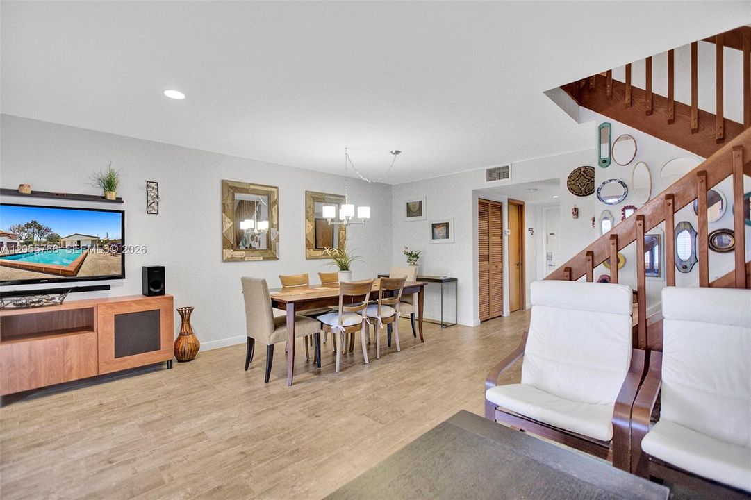 В аренду: $2,990 (2 спален, 2 ванн, 1348 Квадратных фут)