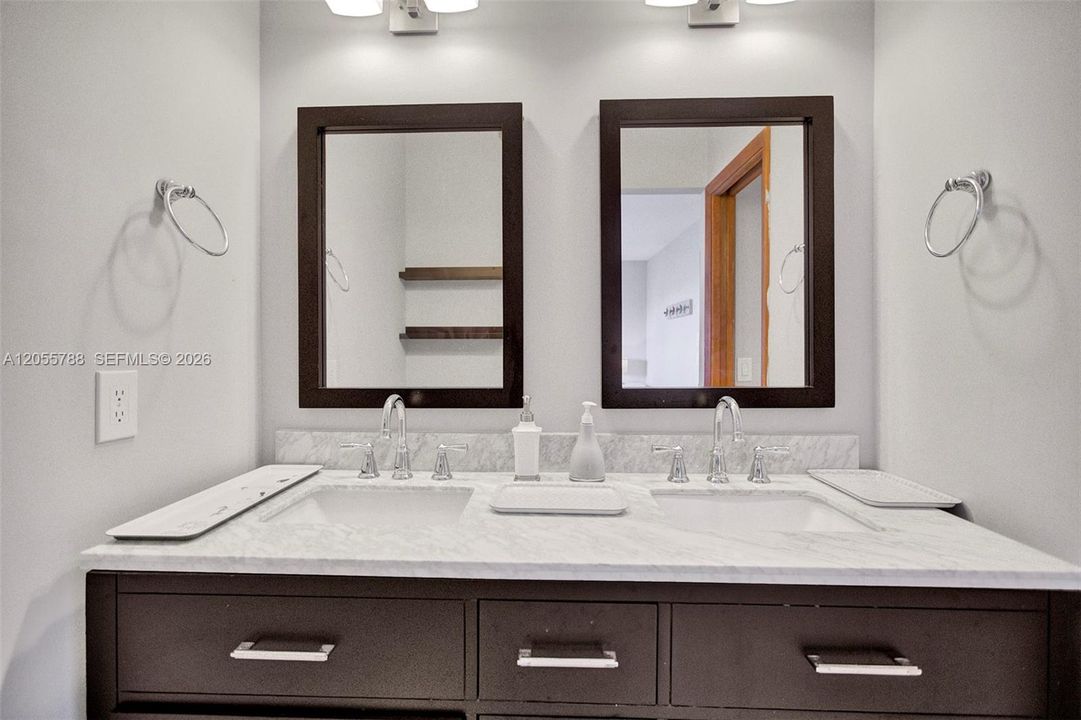 В аренду: $2,990 (2 спален, 2 ванн, 1348 Квадратных фут)