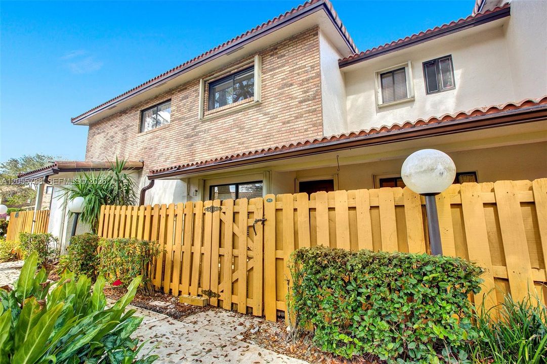 В аренду: $2,990 (2 спален, 2 ванн, 1348 Квадратных фут)