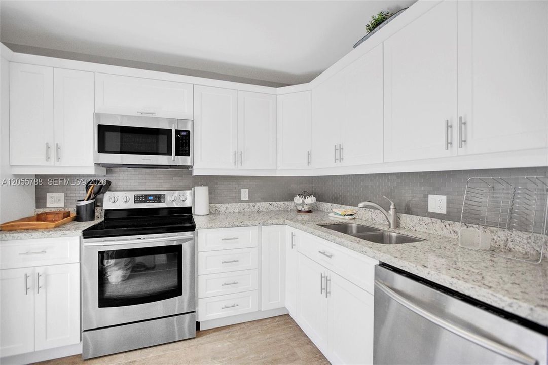 В аренду: $2,990 (2 спален, 2 ванн, 1348 Квадратных фут)