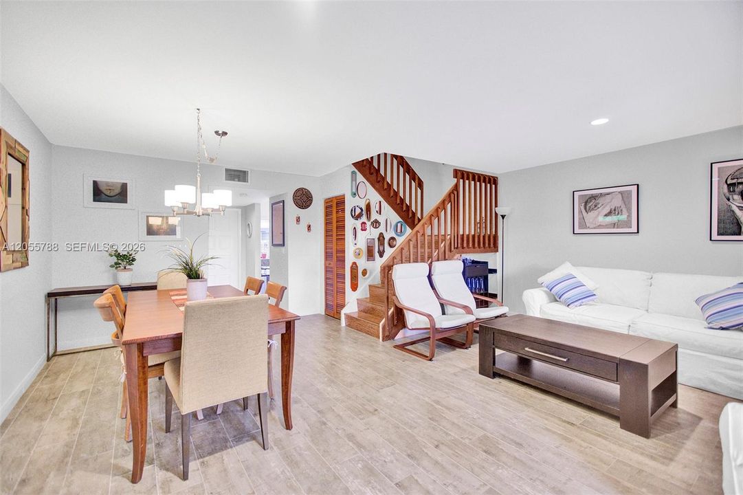 В аренду: $2,990 (2 спален, 2 ванн, 1348 Квадратных фут)