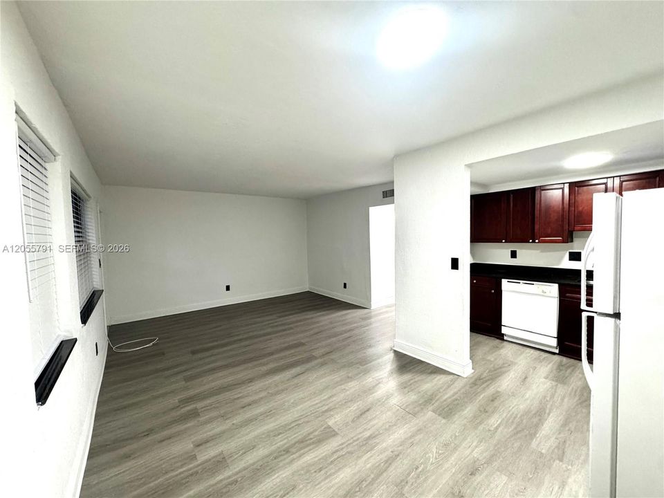 В аренду: $2,050 (2 спален, 1 ванн, 850 Квадратных фут)