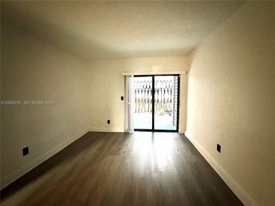 В аренду: $2,050 (2 спален, 1 ванн, 850 Квадратных фут)