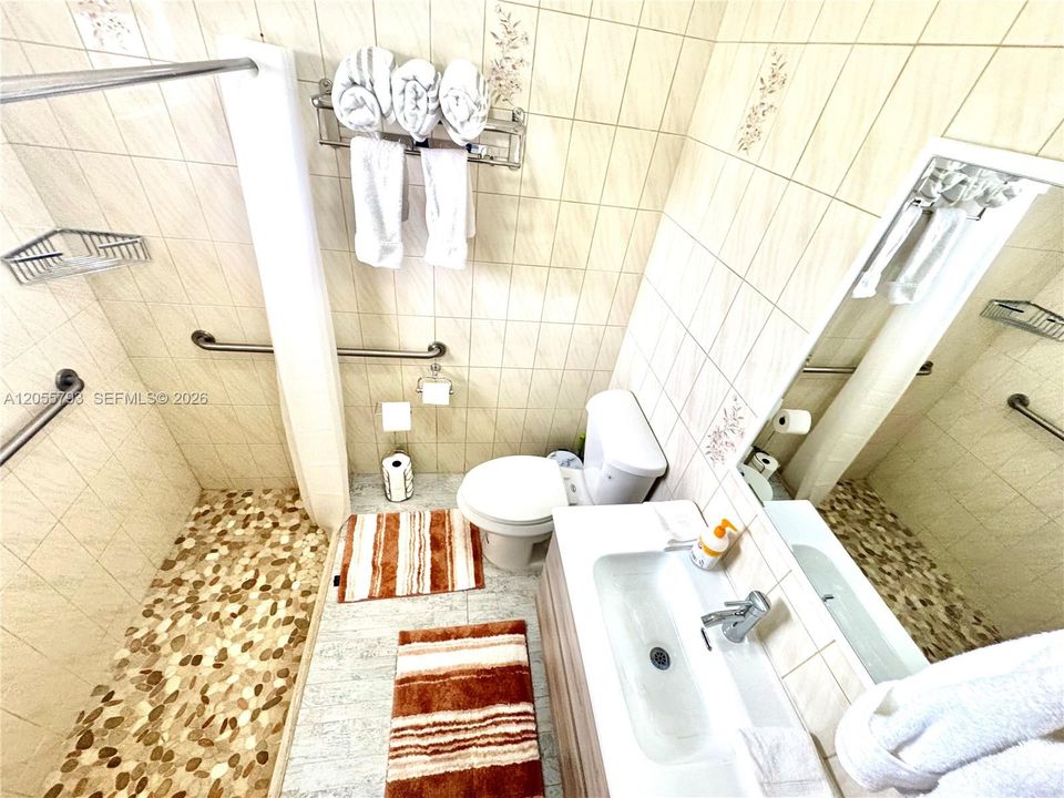 En Renta: $5,900 (4 camas, 3 baños, 3502 Pies cuadrados)