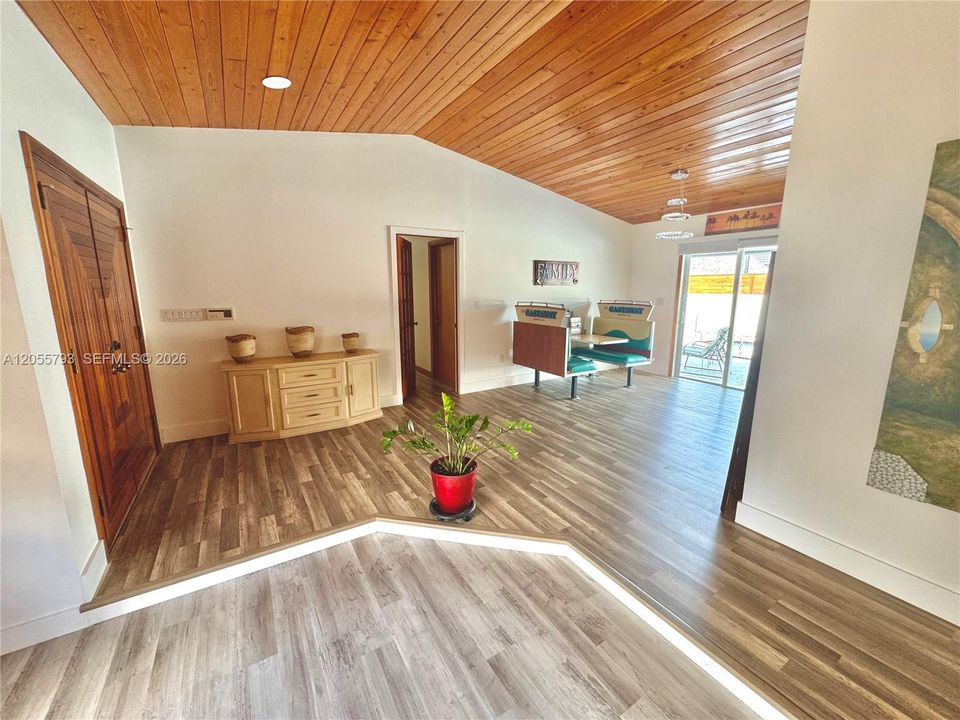 En Renta: $5,900 (4 camas, 3 baños, 3502 Pies cuadrados)