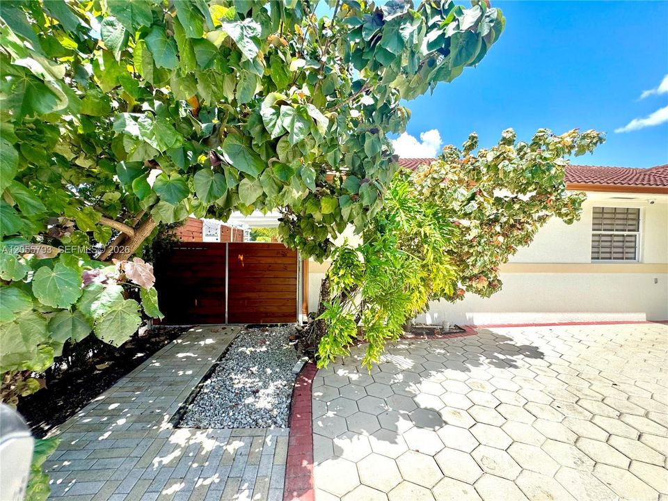 En Renta: $5,900 (4 camas, 3 baños, 3502 Pies cuadrados)