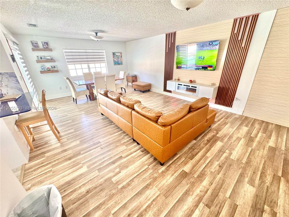 En Renta: $5,900 (4 camas, 3 baños, 3502 Pies cuadrados)