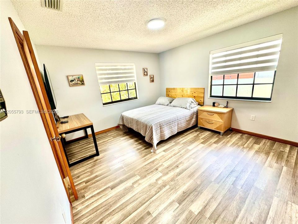En Renta: $5,900 (4 camas, 3 baños, 3502 Pies cuadrados)