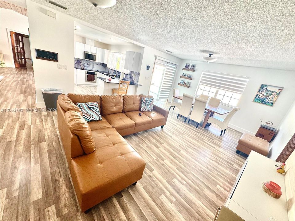 En Renta: $5,900 (4 camas, 3 baños, 3502 Pies cuadrados)