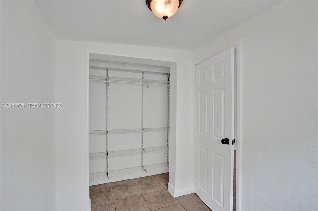 В аренду: $2,400 (2 спален, 1 ванн, 822 Квадратных фут)