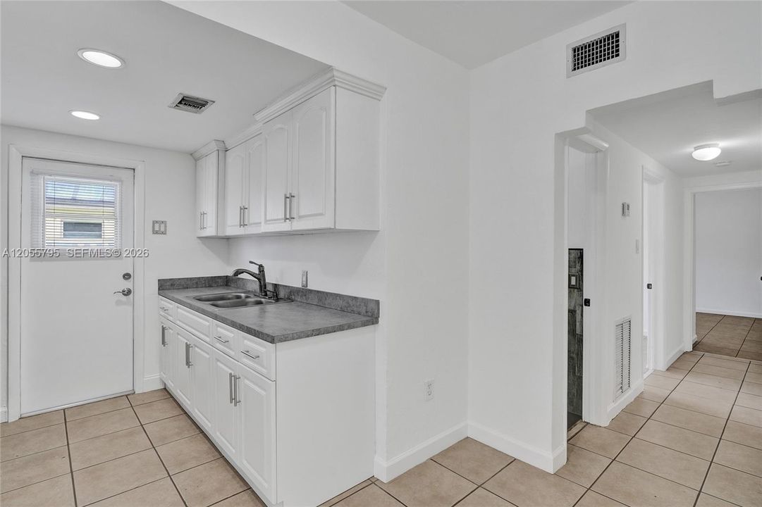 В аренду: $2,400 (2 спален, 1 ванн, 822 Квадратных фут)