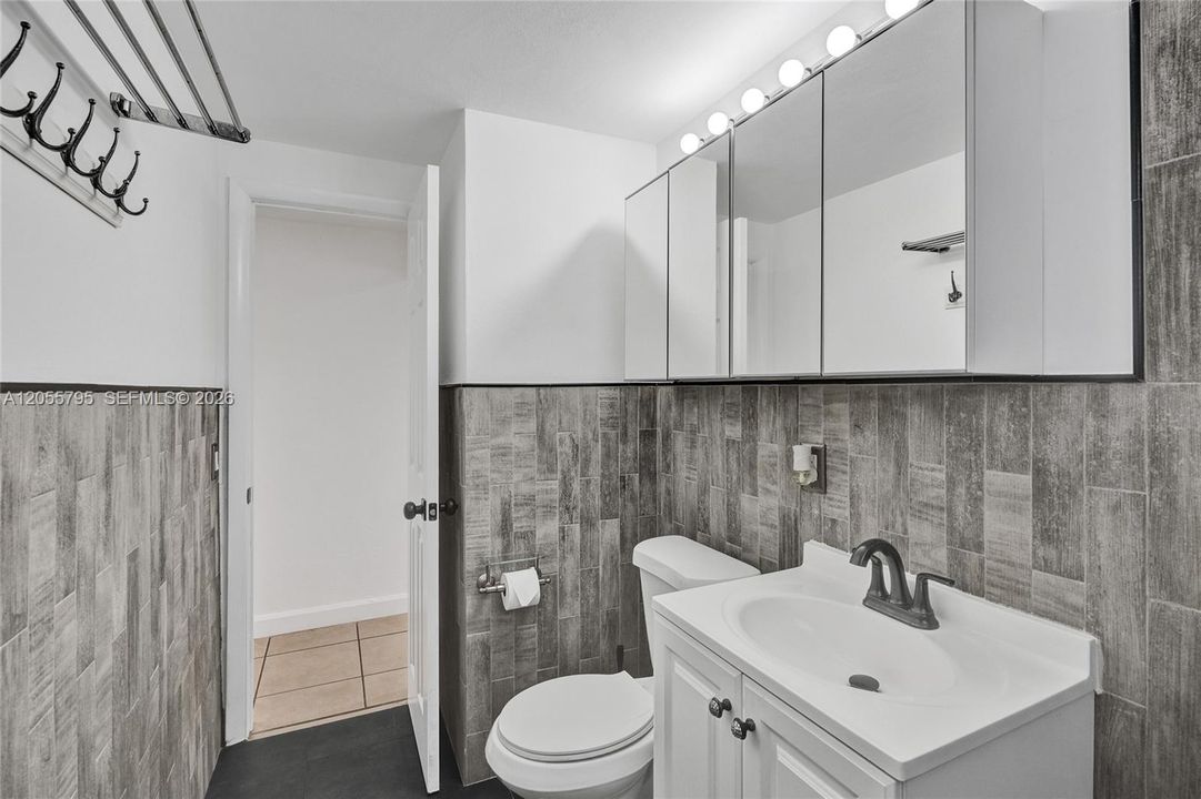 В аренду: $2,400 (2 спален, 1 ванн, 822 Квадратных фут)