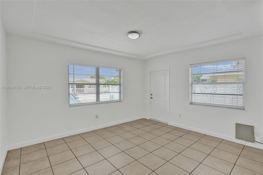 В аренду: $2,400 (2 спален, 1 ванн, 822 Квадратных фут)