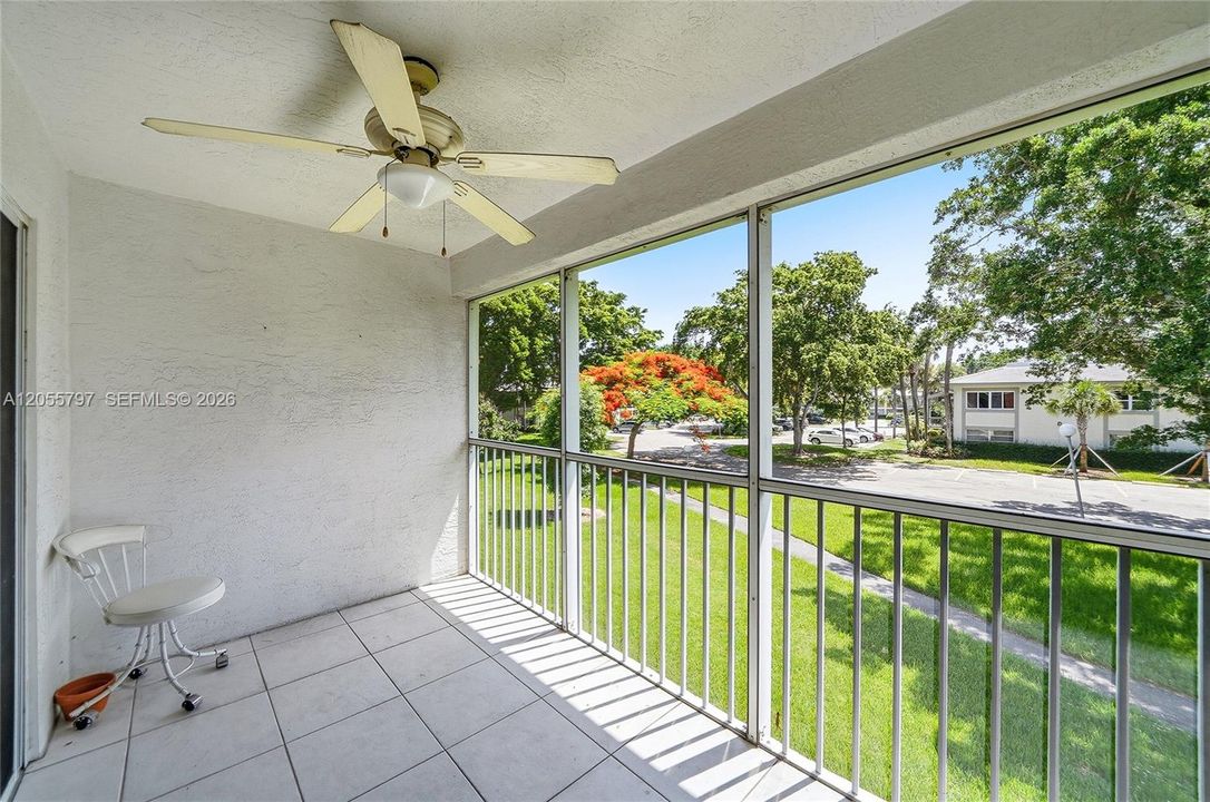 For Sale: $122,000 (2 beds, 2 baths, 962 Square Feet)