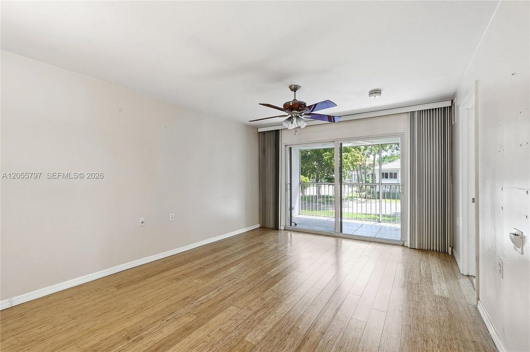 For Sale: $122,000 (2 beds, 2 baths, 962 Square Feet)