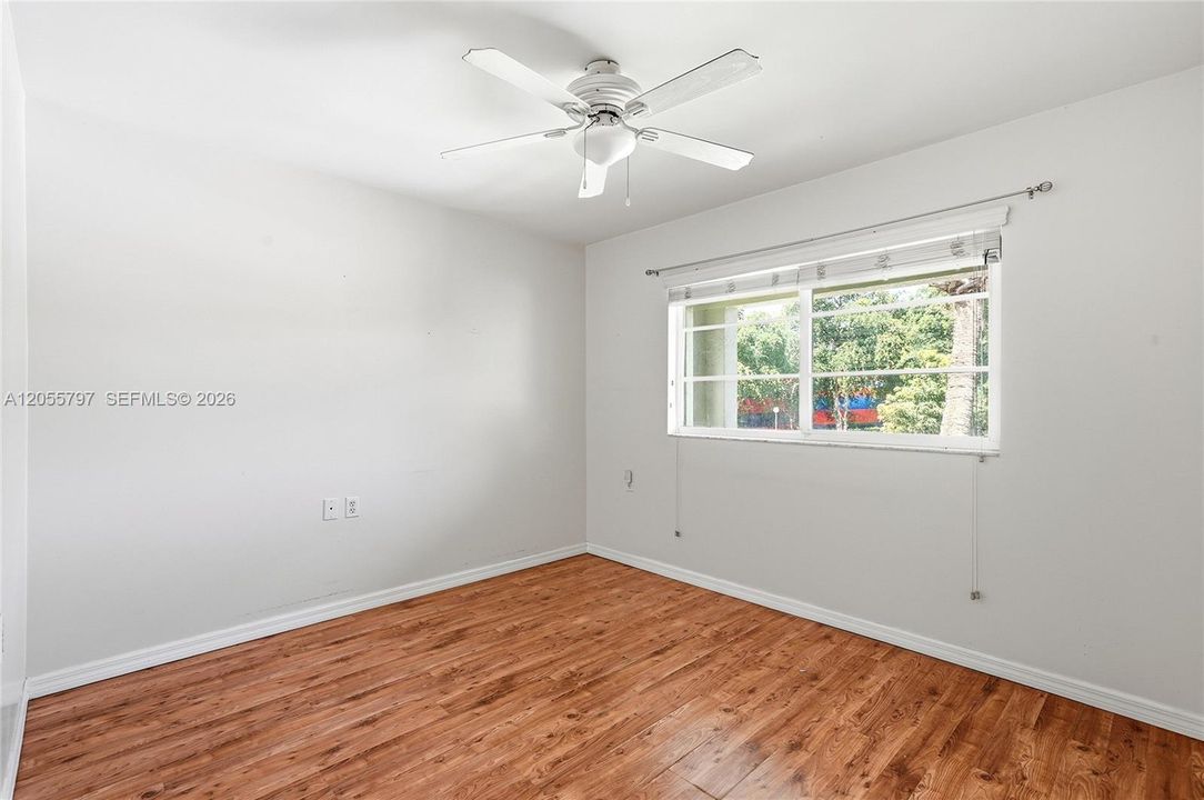 For Sale: $122,000 (2 beds, 2 baths, 962 Square Feet)
