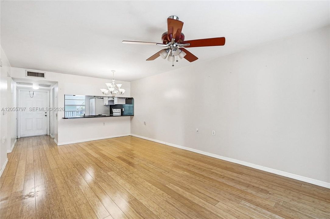 For Sale: $122,000 (2 beds, 2 baths, 962 Square Feet)
