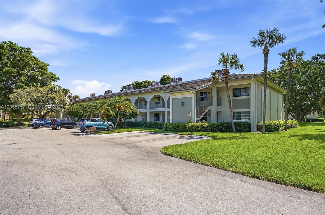 For Sale: $122,000 (2 beds, 2 baths, 962 Square Feet)