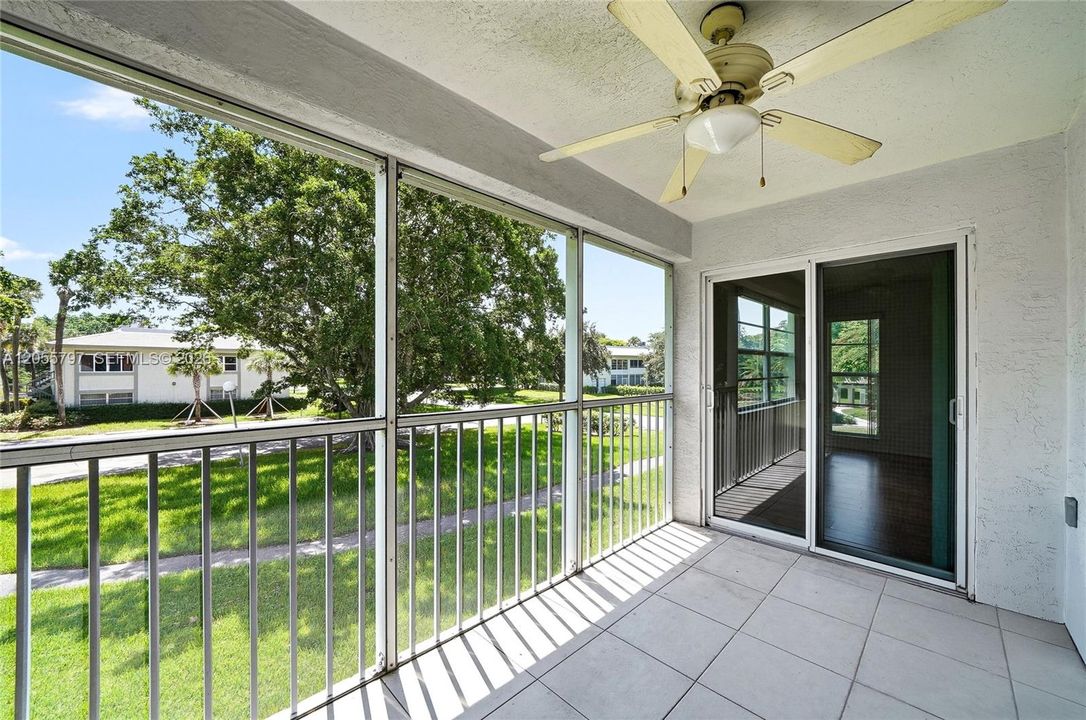 For Sale: $122,000 (2 beds, 2 baths, 962 Square Feet)