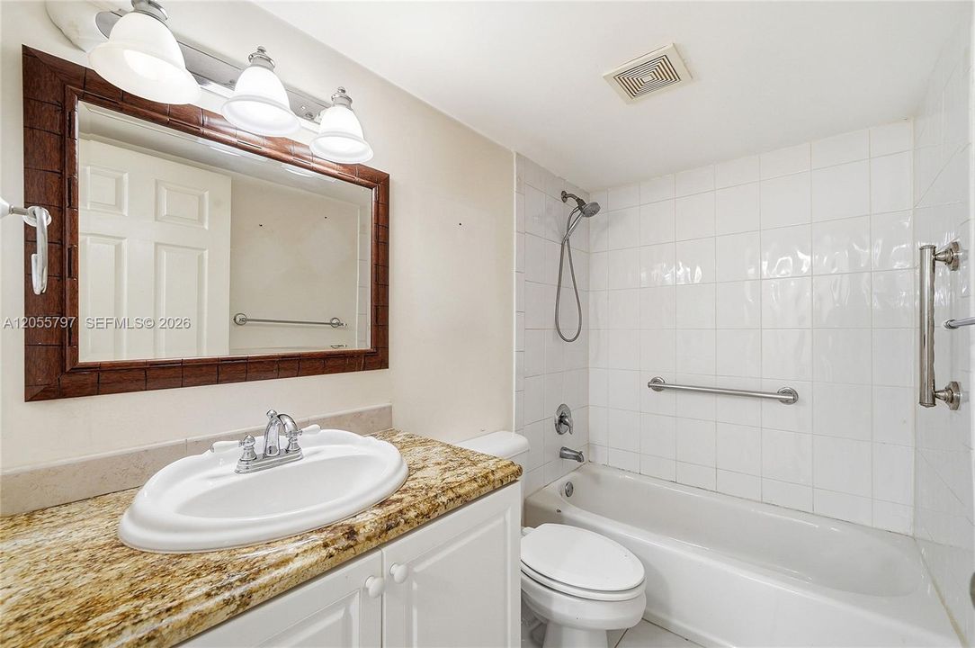 For Sale: $122,000 (2 beds, 2 baths, 962 Square Feet)