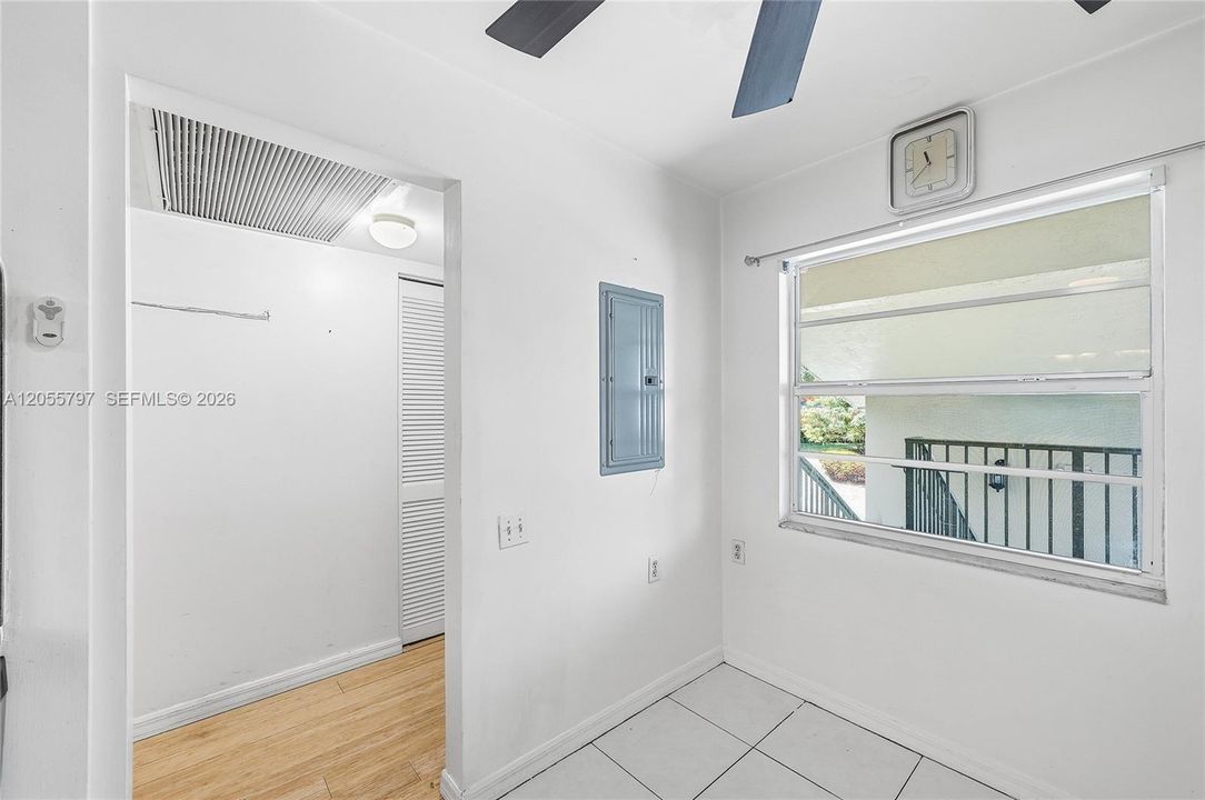 For Sale: $122,000 (2 beds, 2 baths, 962 Square Feet)