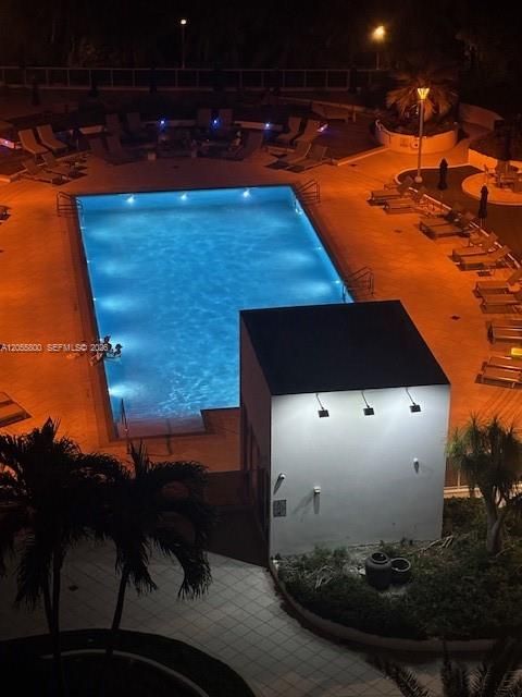 В аренду: $2,500 (0 спален, 1 ванн, 550 Квадратных фут)