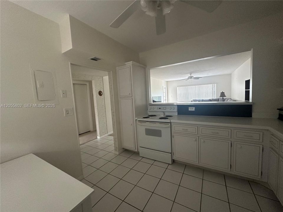 For Sale: $121,900 (1 beds, 1 baths, 932 Square Feet)