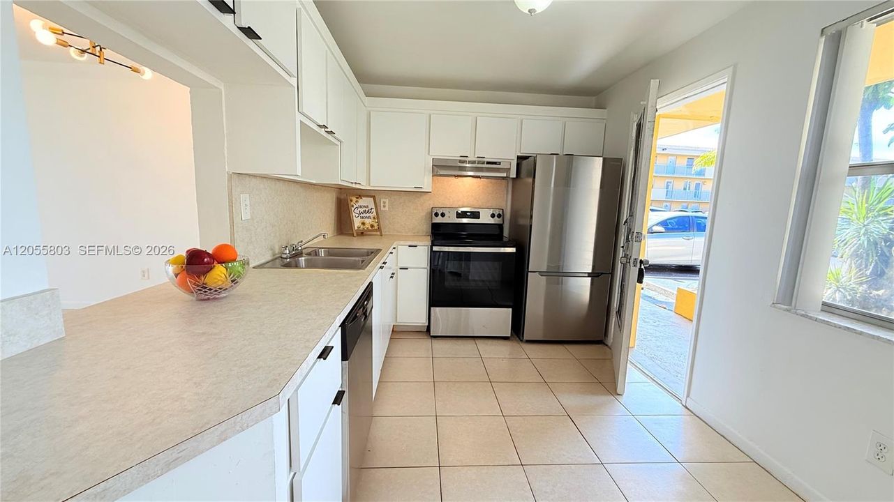 В аренду: $2,200 (2 спален, 2 ванн, 994 Квадратных фут)