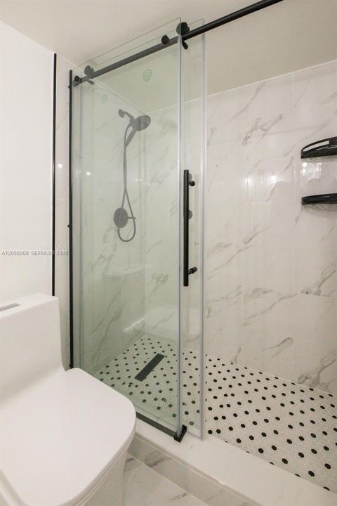 For Sale: $195,000 (1 beds, 1 baths, 898 Square Feet)