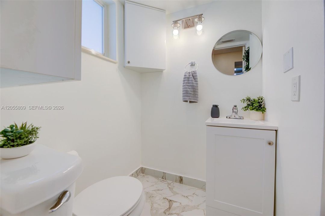 For Sale: $195,000 (1 beds, 1 baths, 898 Square Feet)
