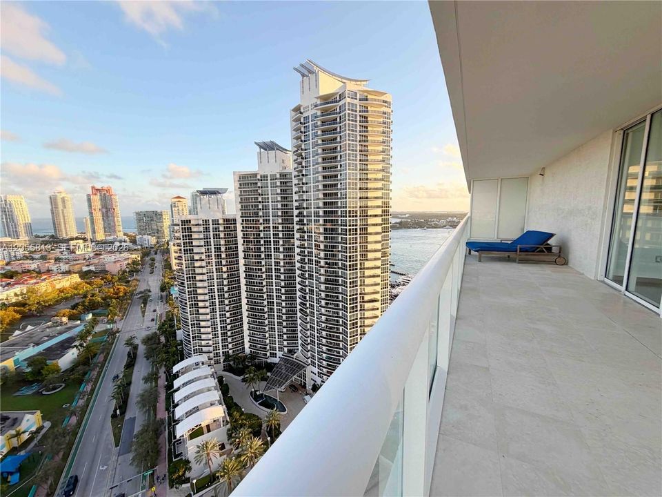 For Sale: $2,500,000 (2 beds, 2 baths, 1370 Square Feet)