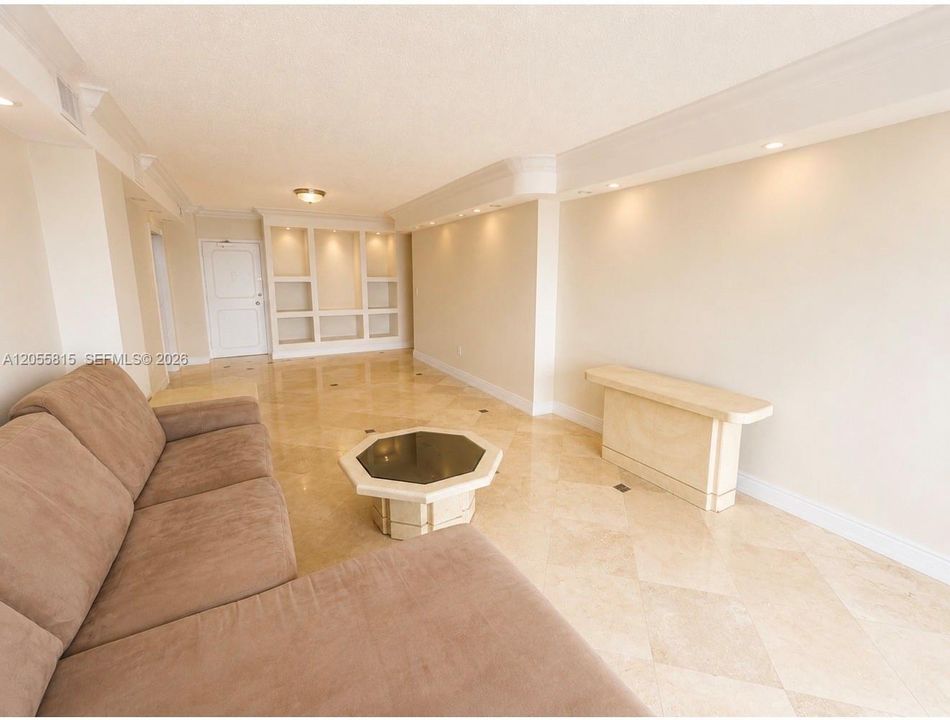 For Rent: $2,350 (1 beds, 1 baths, 870 Square Feet)