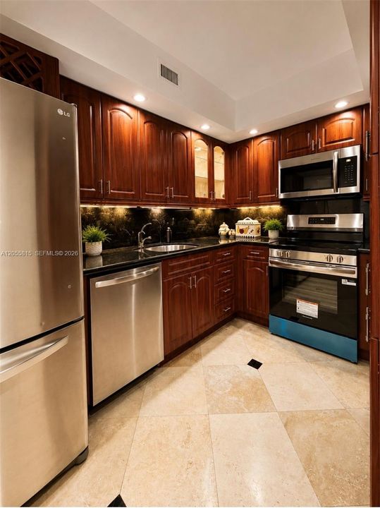 For Rent: $2,350 (1 beds, 1 baths, 870 Square Feet)