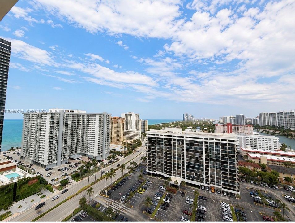 For Rent: $2,350 (1 beds, 1 baths, 870 Square Feet)