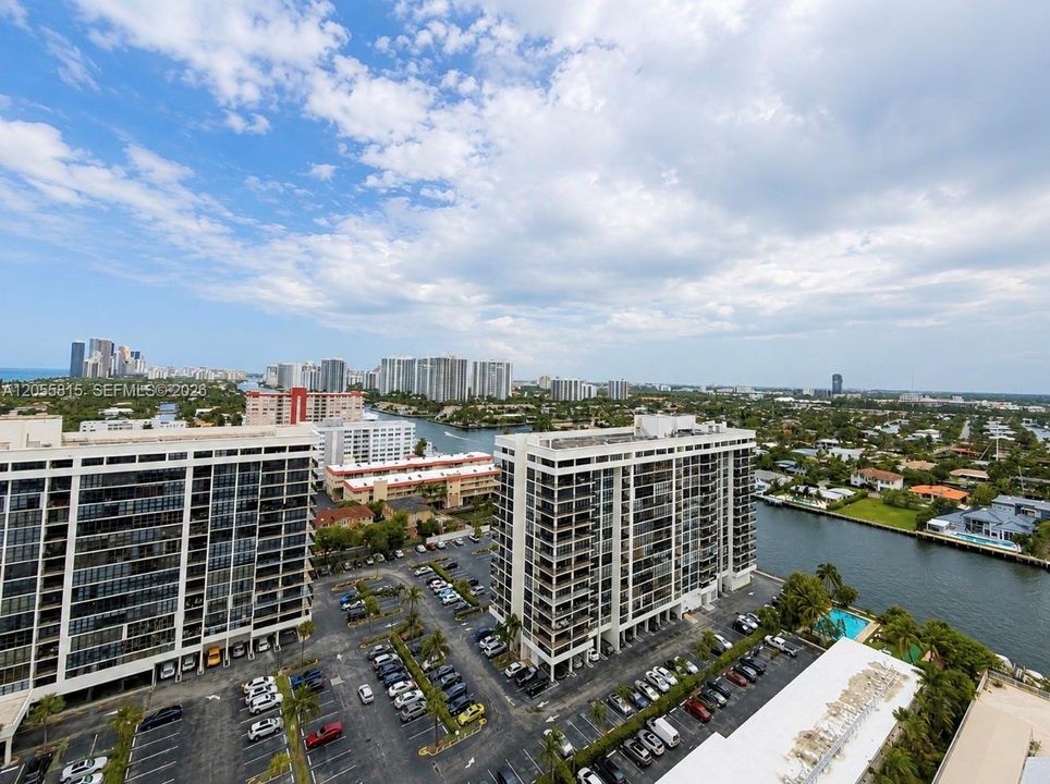 For Rent: $2,350 (1 beds, 1 baths, 870 Square Feet)