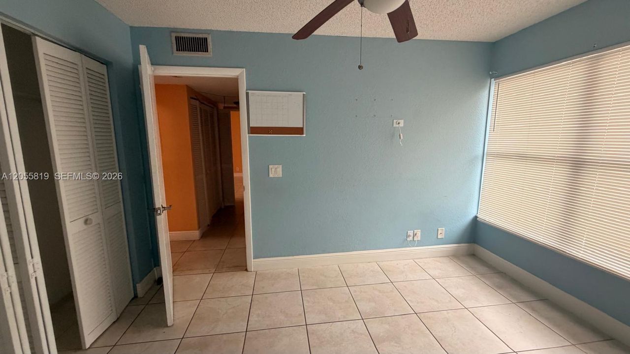 Под контрактом: $185,000 (2 спален, 1 ванн, 904 Квадратных фут)