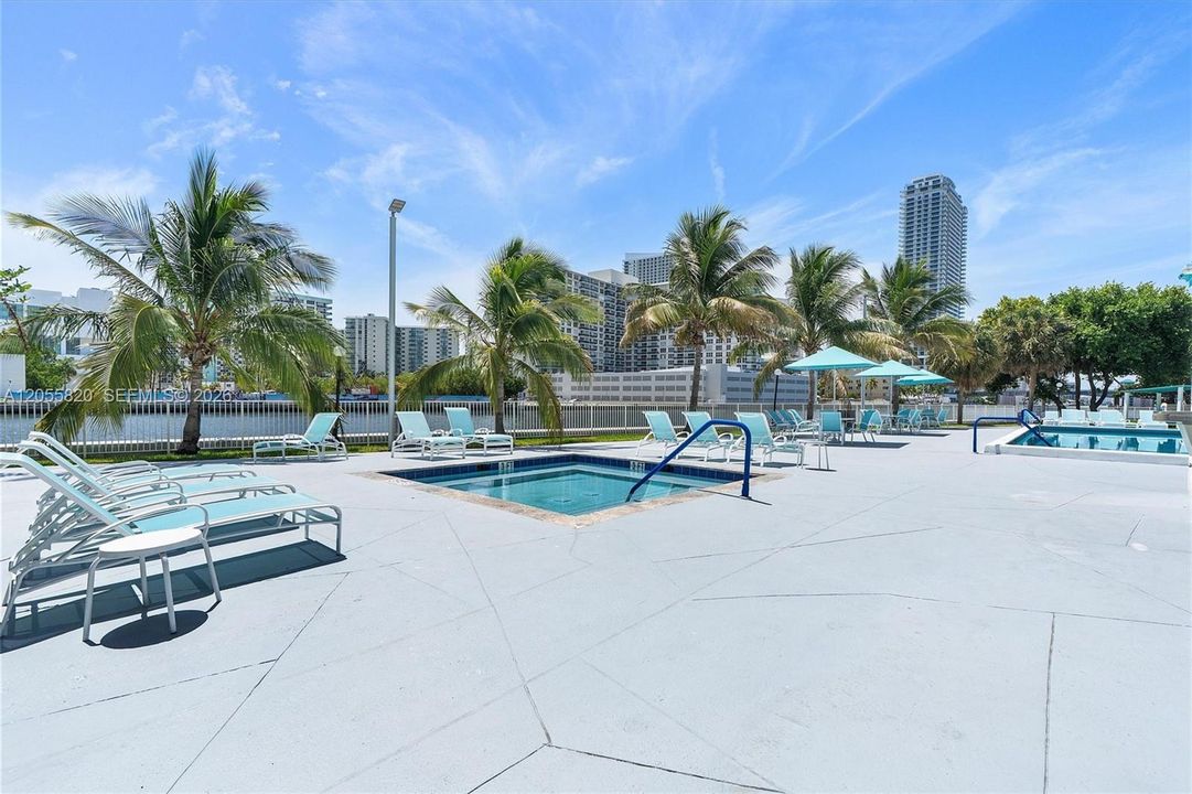 En Venta: $499,000 (2 camas, 2 baños, 1430 Pies cuadrados)