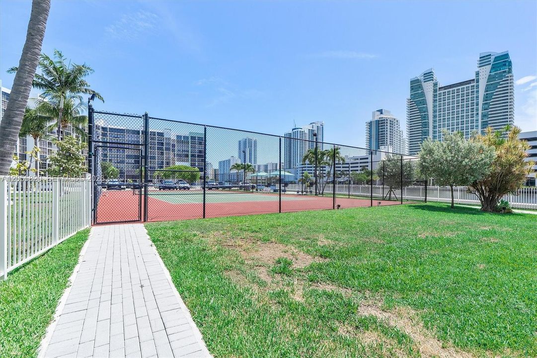 En Venta: $499,000 (2 camas, 2 baños, 1430 Pies cuadrados)