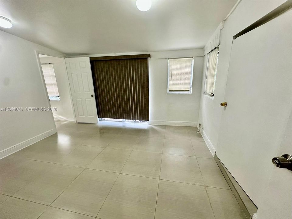 Activo con contrato: $2,900 (3 camas, 1 baños, 851 Pies cuadrados)