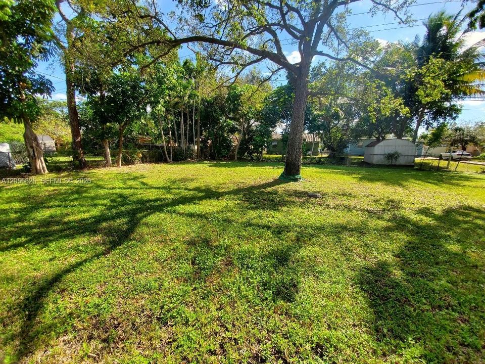 Activo con contrato: $2,900 (3 camas, 1 baños, 851 Pies cuadrados)