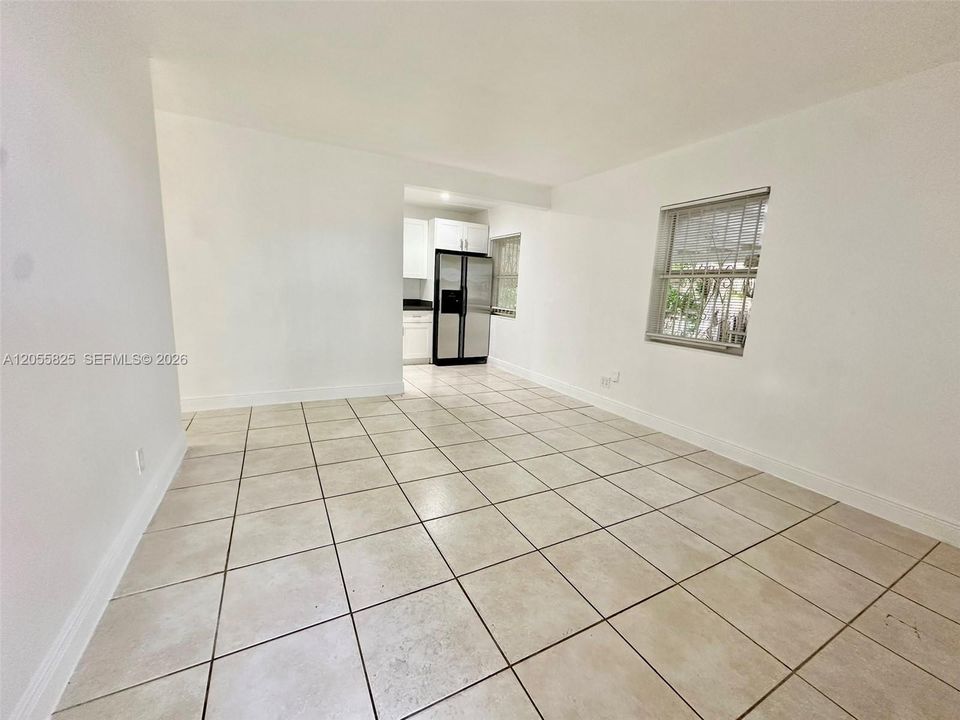 Activo con contrato: $2,900 (3 camas, 1 baños, 851 Pies cuadrados)